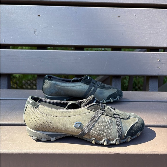 Skechers Low Pro Slip On Sneakers - Picture 1 of 7